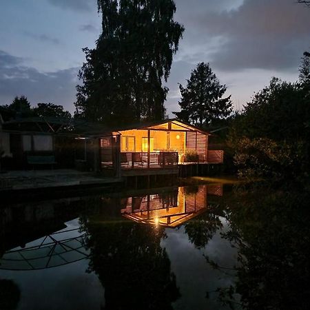 Rustig Gelegen Chalet Solvo Met Terras Aan Het Water Гел Экстерьер фото