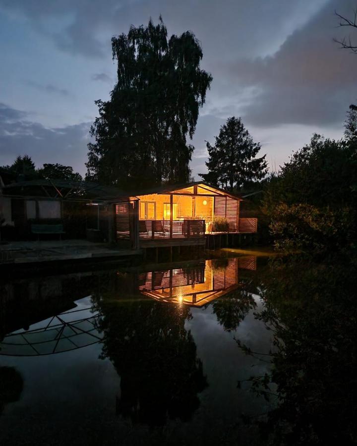 Rustig Gelegen Chalet Solvo Met Terras Aan Het Water Гел Экстерьер фото